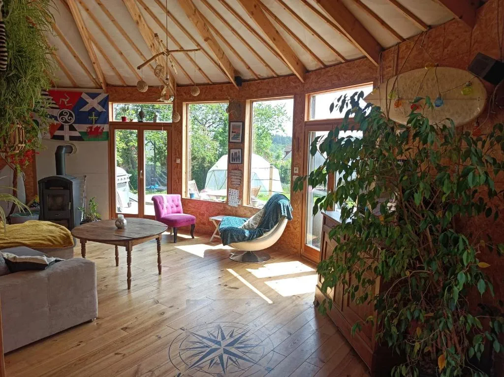 Atypique yourte (yourte en bois), La Capelle-lès-Boulogne