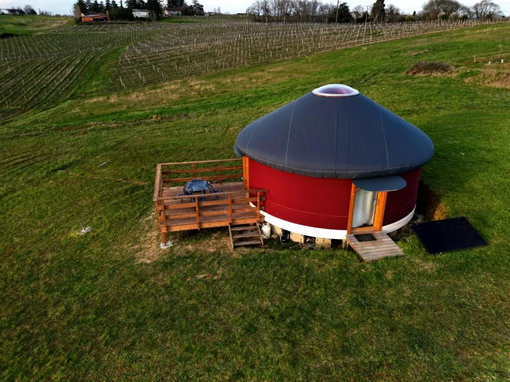 Chaleureuse yourte à la campagne (yourte contemporaine), Mourens