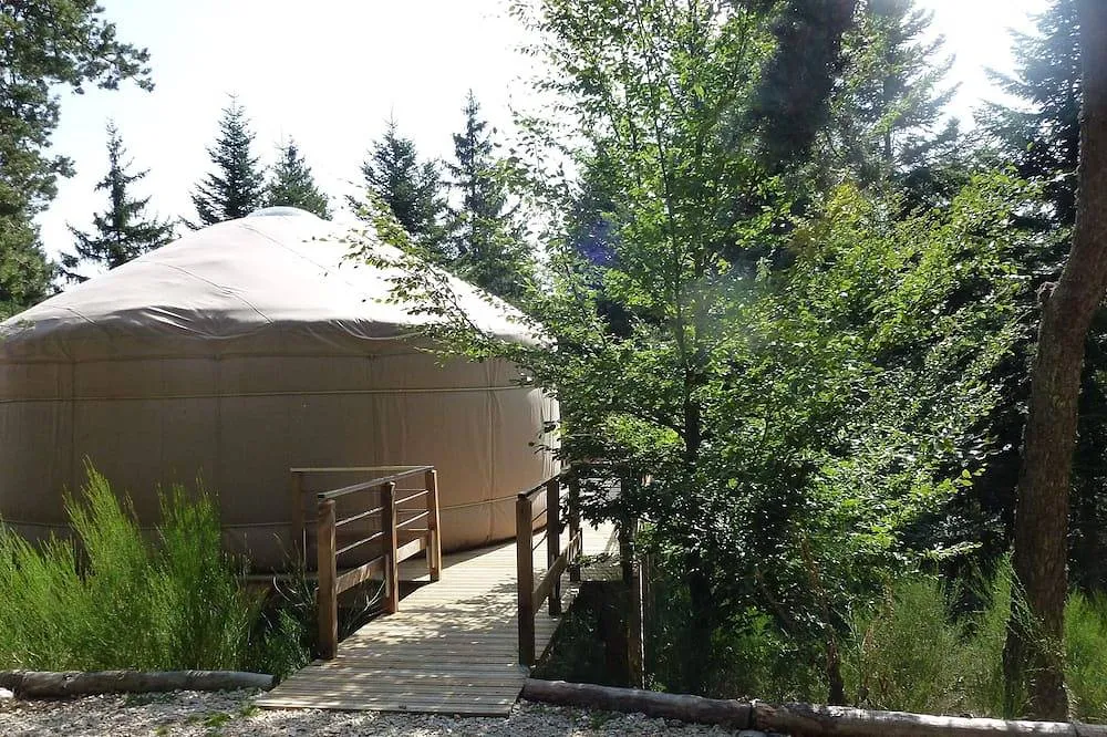 Grande yourte de Saint-Bonnet (yourte contemporaine), Saint-Bonnet-le-Froid