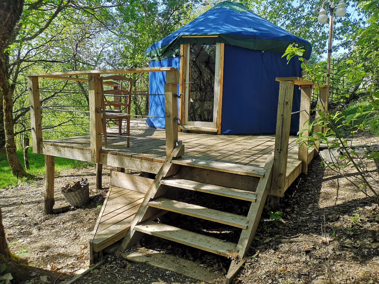Petite yourte bleue (yourte contemporaine), Saint-André-de-Lancize