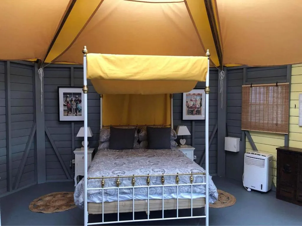 The Yurt at Les Forges (yourte contemporaine), Saint-Sornin-la-Marche