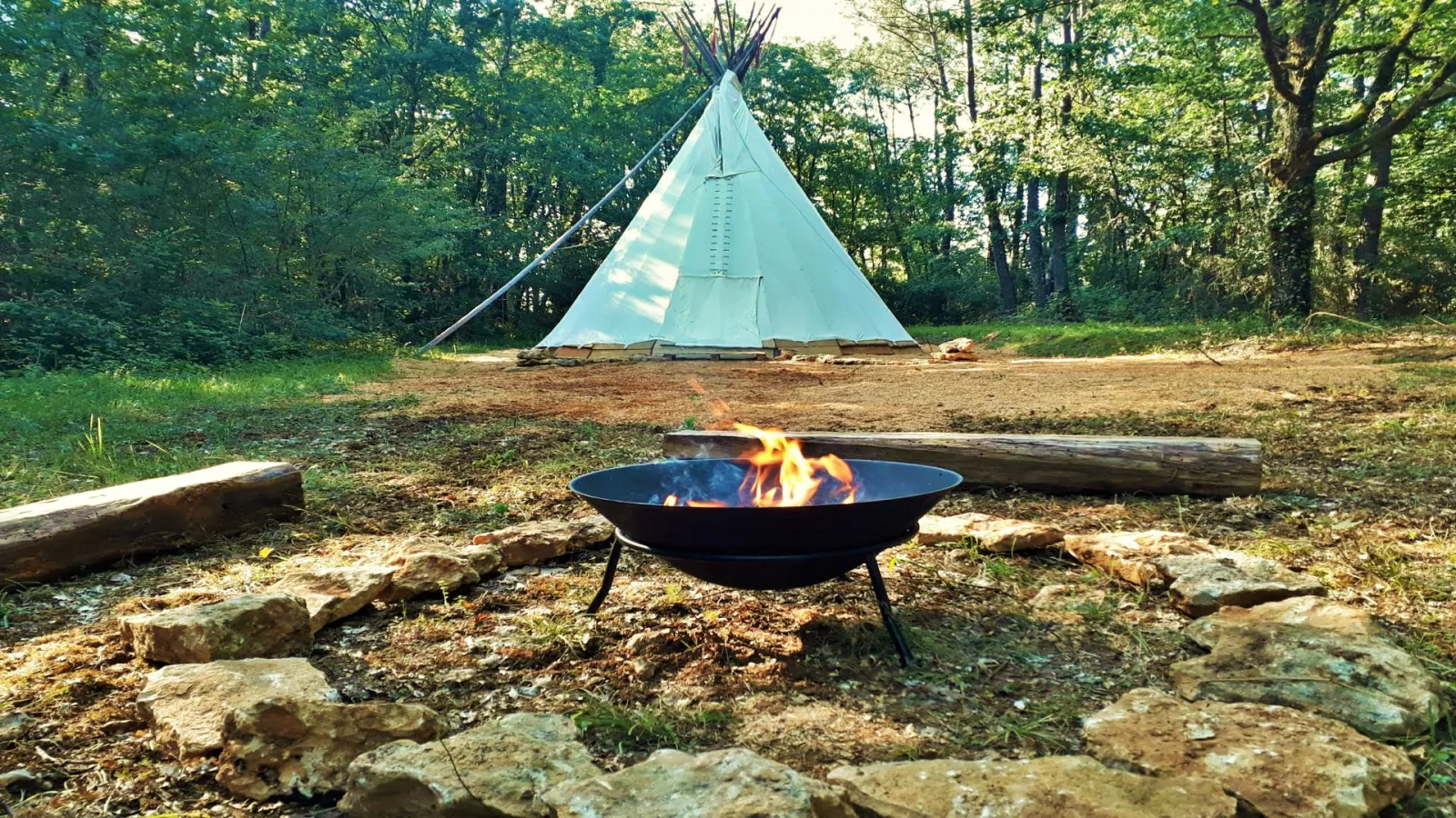 Tipi Apache du Grand Peuch (tipi), Les Farges