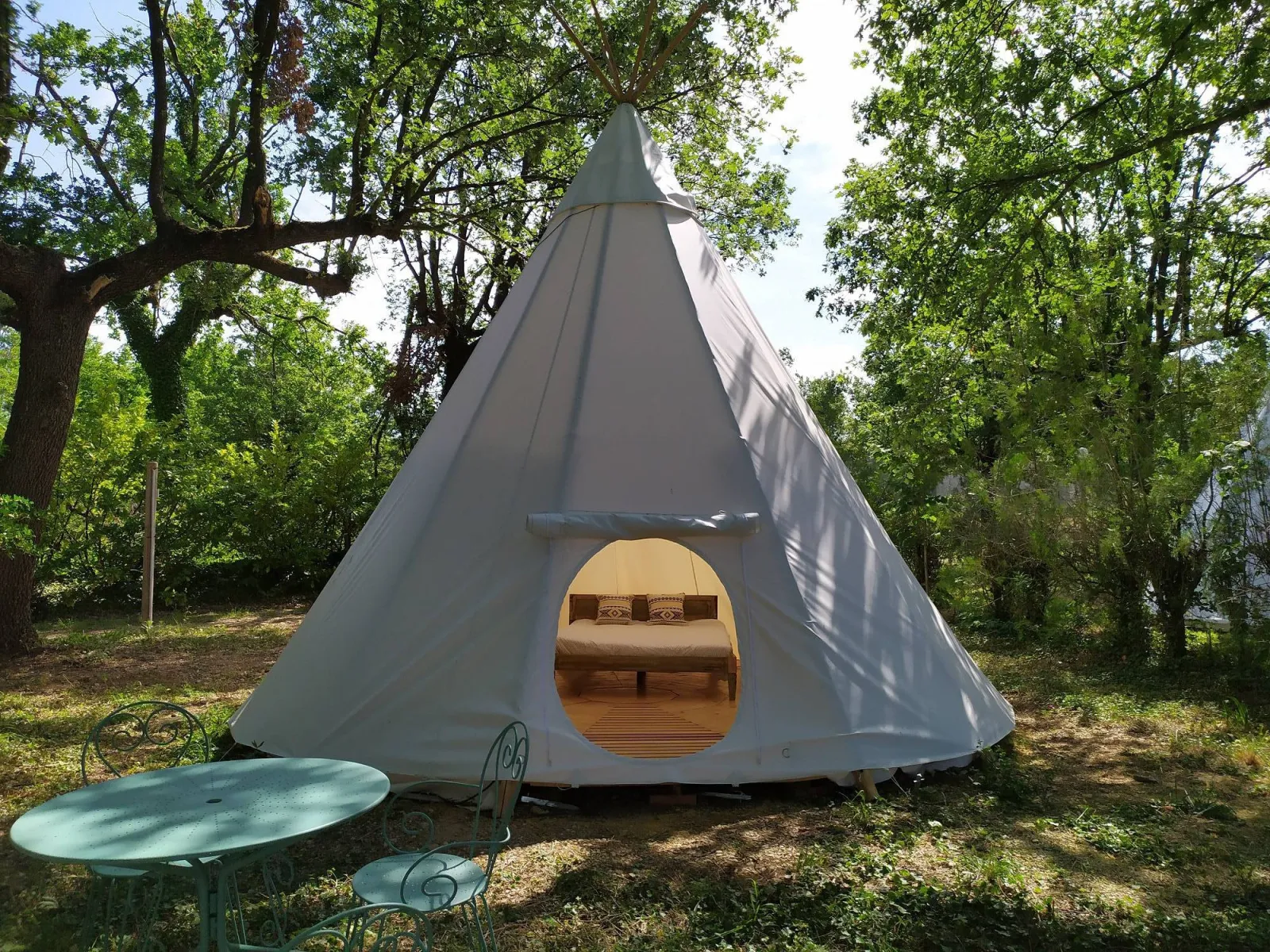 Tipi d'Indiens du Domaine de Senaud, Albon : image 2