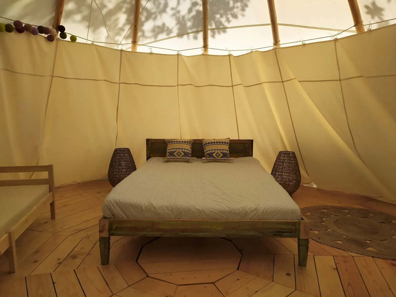 Tipi d'Indiens du Domaine de Senaud, Albon : image 4
