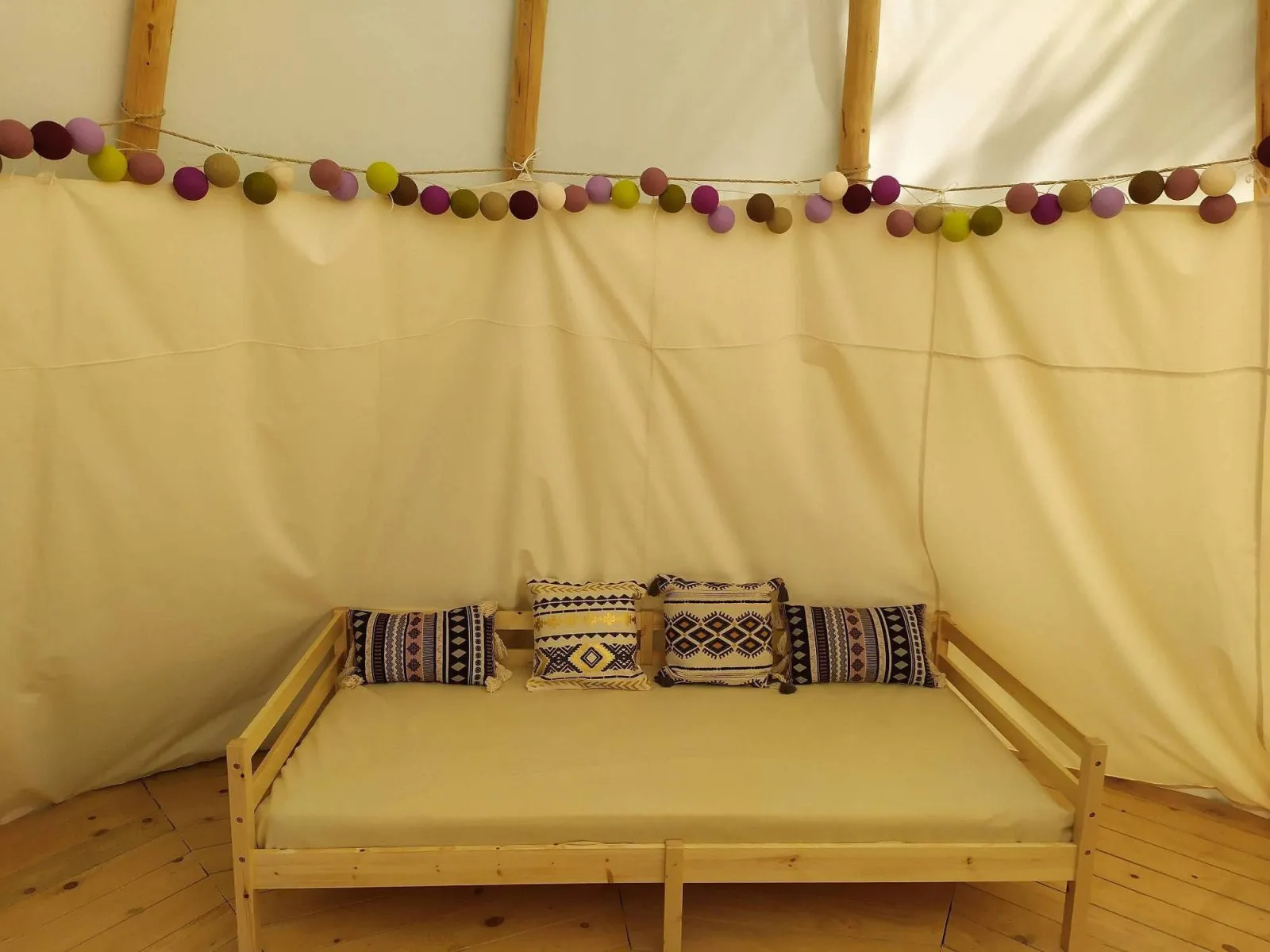 Tipi d'Indiens du Domaine de Senaud, Albon : image 5