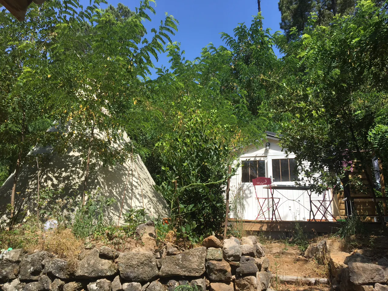 Tipi dans le jardin, Chambonas : image 2
