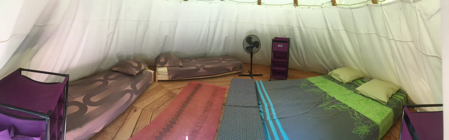 Tipi dans le jardin, Chambonas : image 3