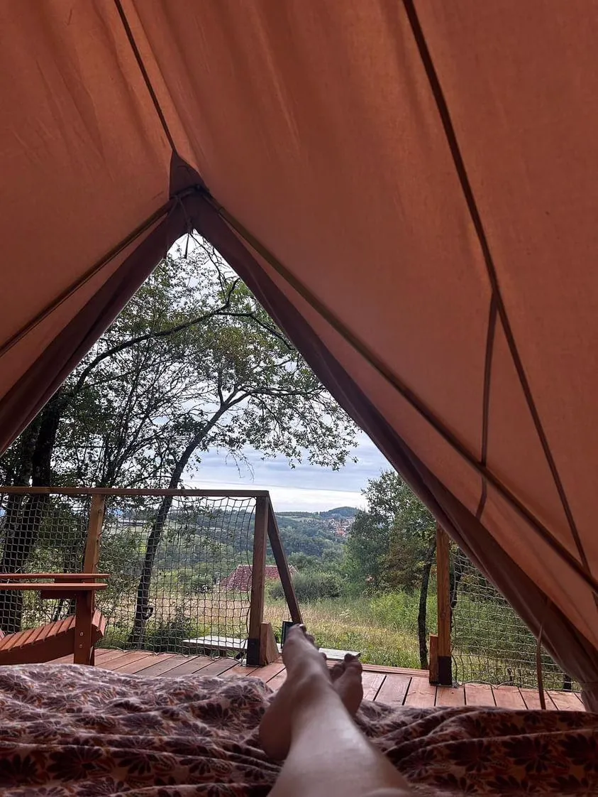 Tipi dans les bois de Végennes, Végennes : image 3