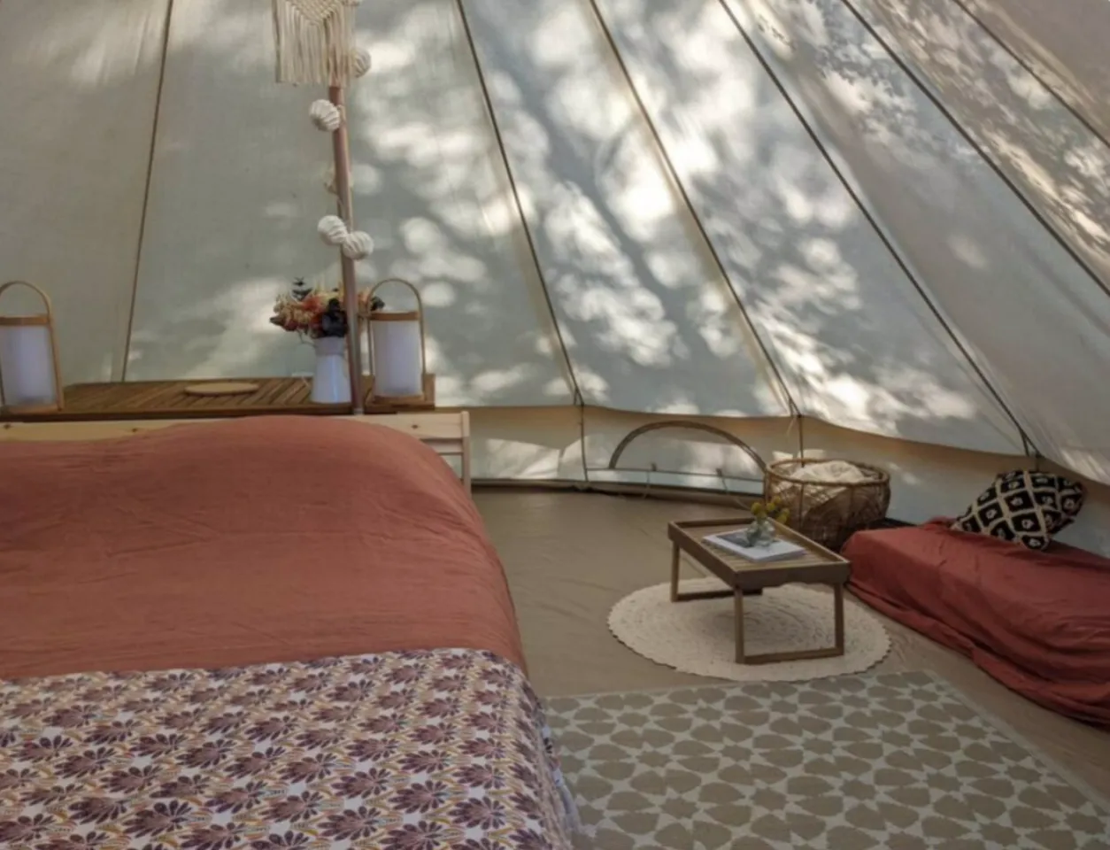 Tipi dans les bois de Végennes, Végennes : image 4