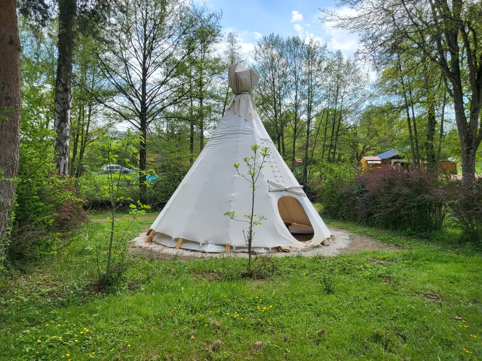 Tipi de l'Éco-camping L'Alternatif (tipi), Huriel