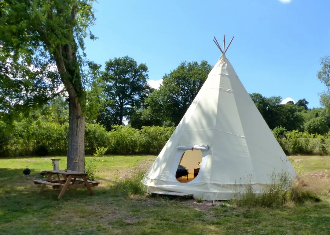 Tipi du Balbuzard au bord du lac, Condat-en-Combraille : image 2