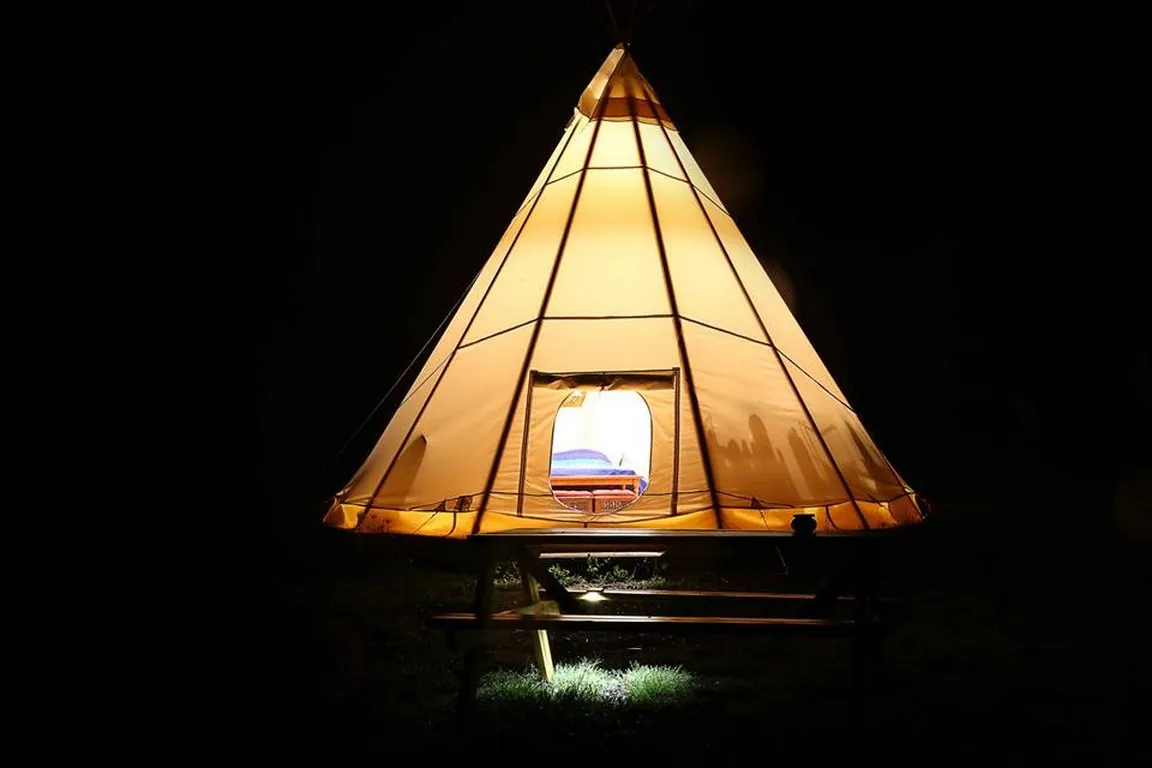 Tipi du Balbuzard au bord du lac, Condat-en-Combraille : image 3