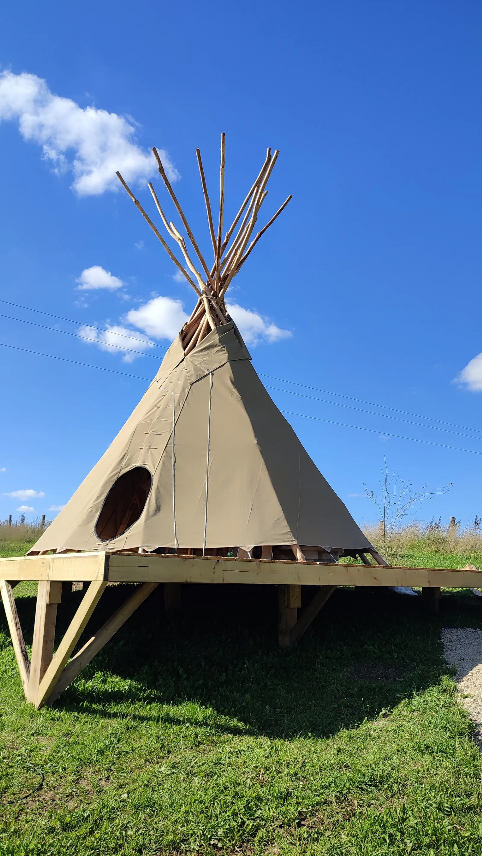 Tipi du Domaine de Tallat (tipi), Lanches-Saint-Hilaire