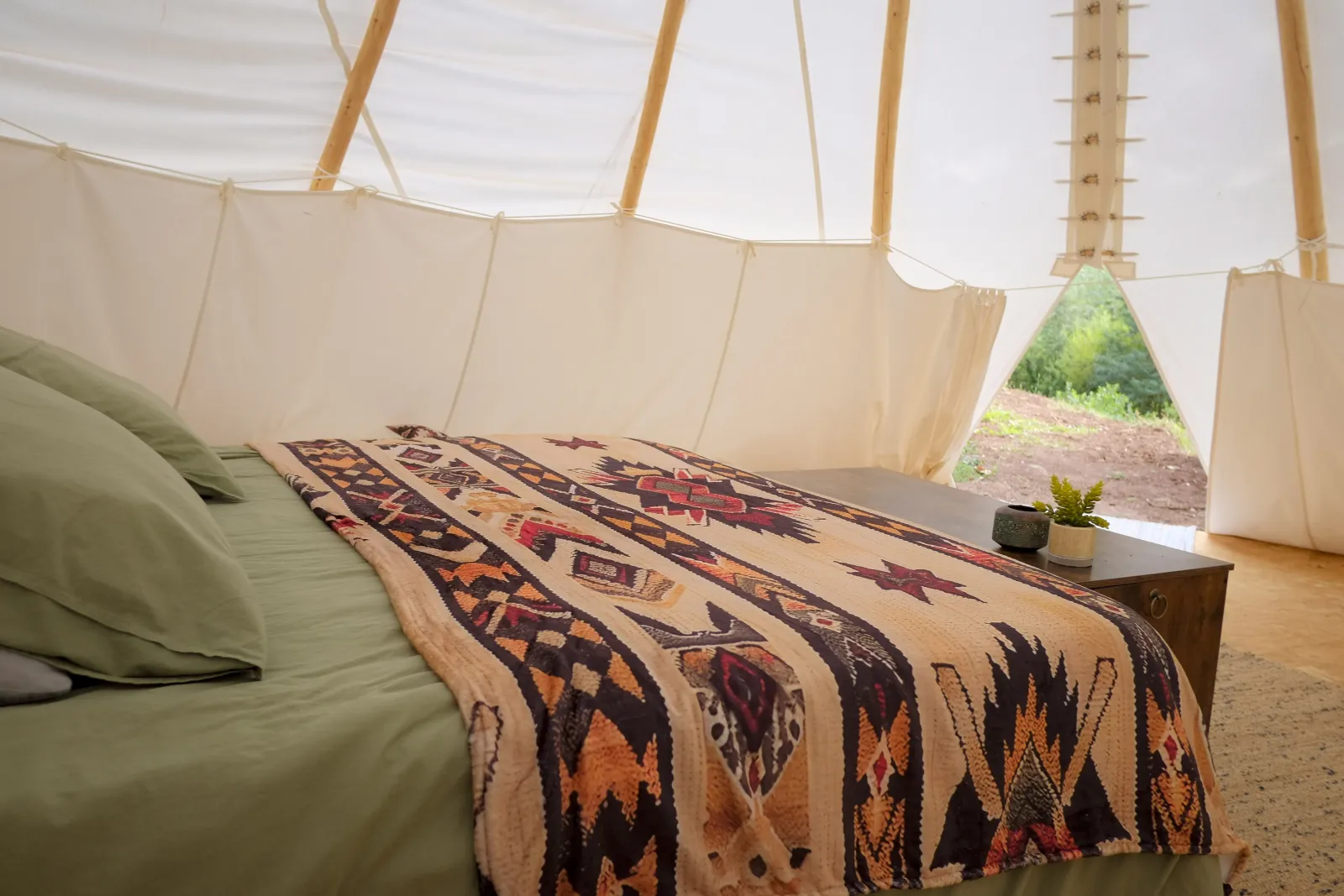 Tipi Jerolamo sous le chêne, La Tour-sur-Orb : image 2