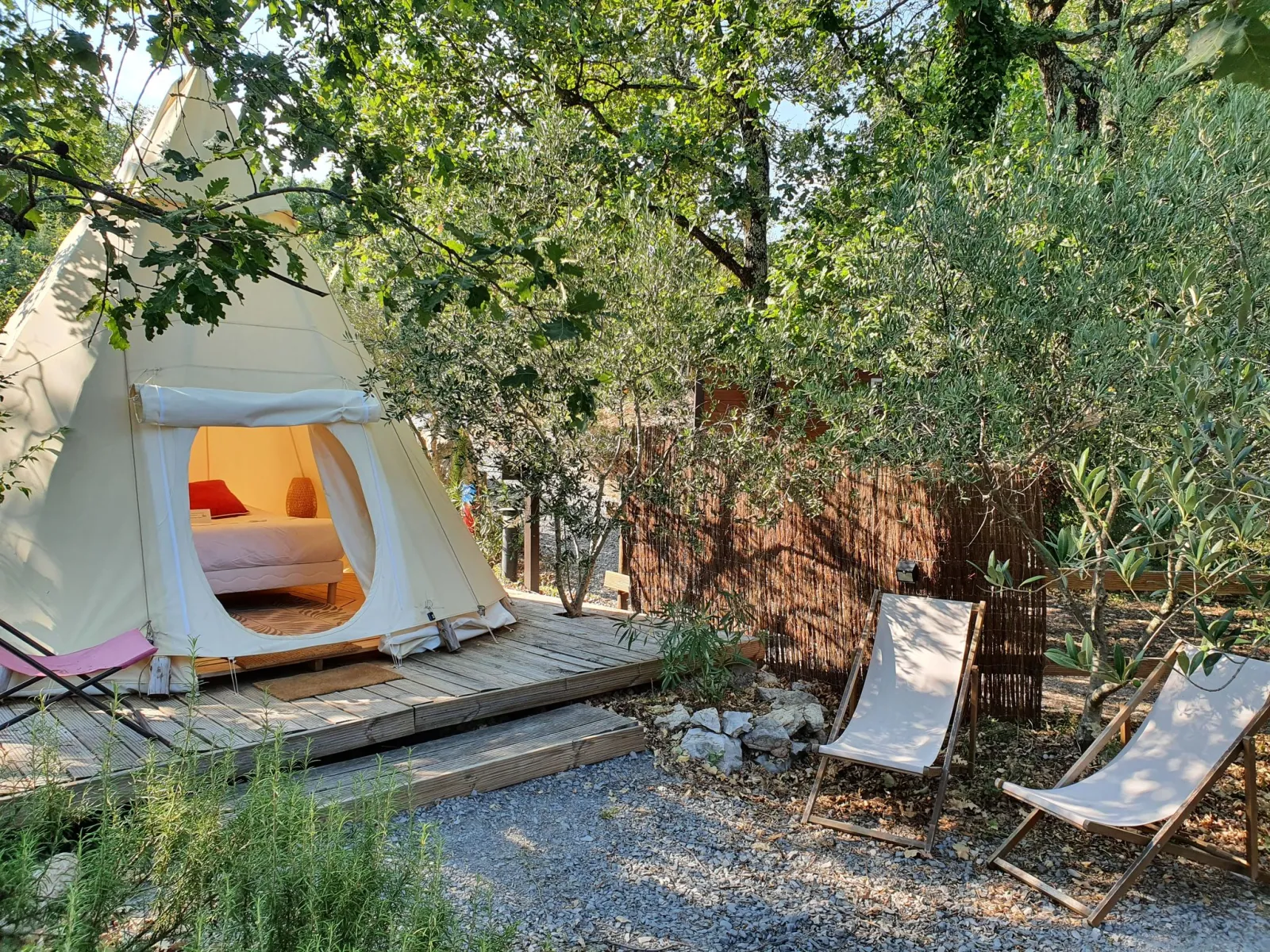 Tipi Lodge Spa de Saint Cerice (tipi), Vogüé
