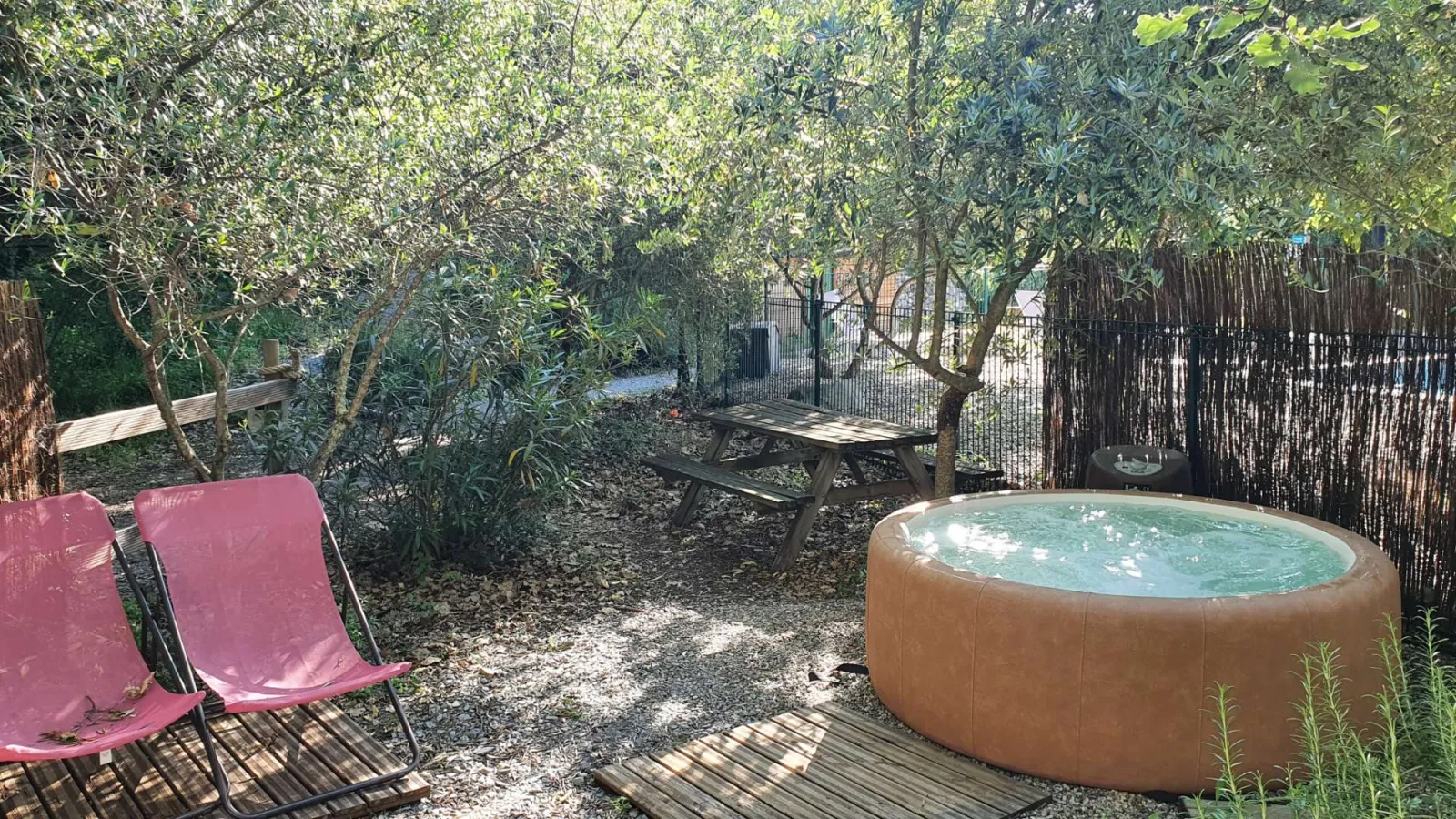 Tipi Lodge Spa de Saint Cerice, Vogüé : image 2