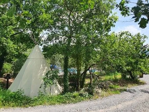 Tipi Lodge Spa de Saint Cerice, Vogüé : image 4