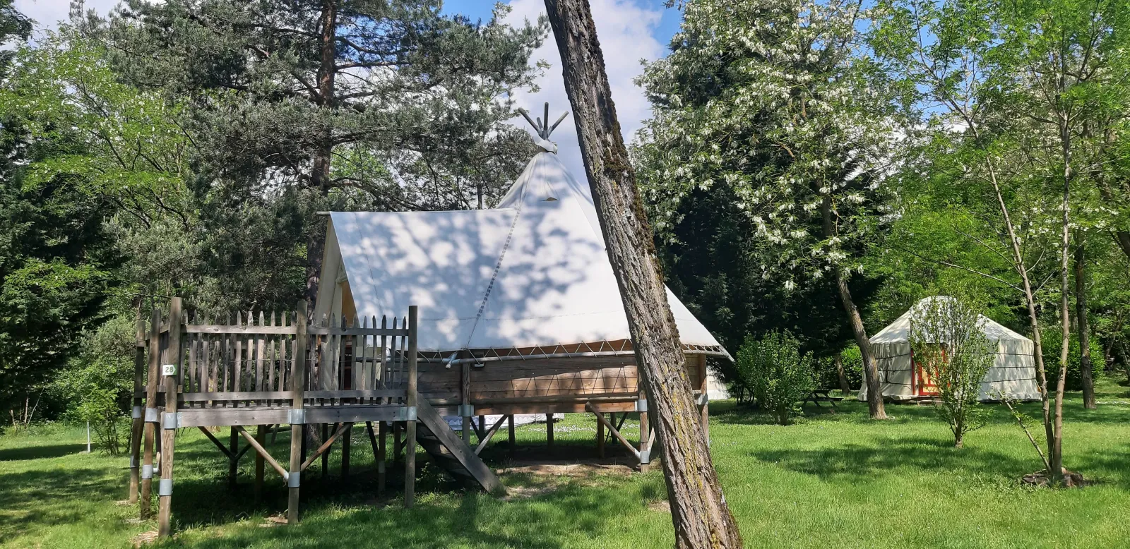 Tipi-Lodge sur pilotis du Viaduc (tipi), Arlebosc