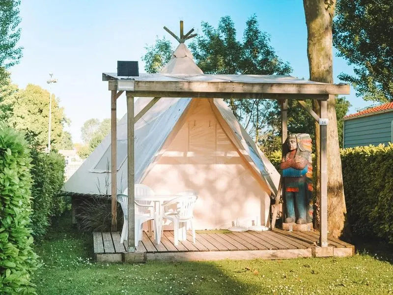 Tipi Maya du Camping de la Gères (tipi), Surgères