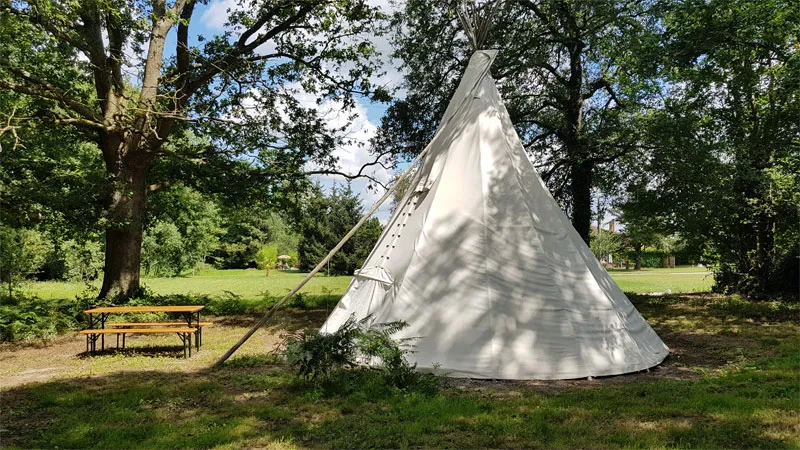 Tipi Nahele du Naya Lodge (tipi), Saint-Pierre-des-Échaubrognes