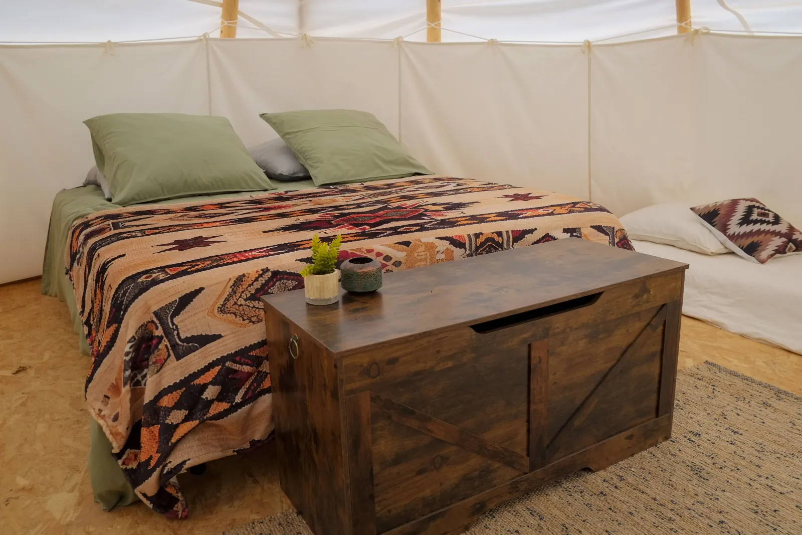 Tipi Paco près du ruisseau, La Tour-sur-Orb : image 3