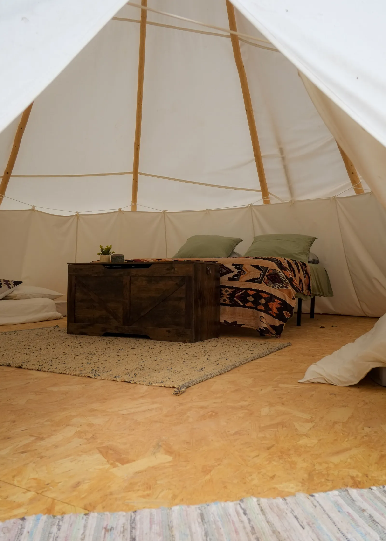 Tipi Paco près du ruisseau, La Tour-sur-Orb : image 4