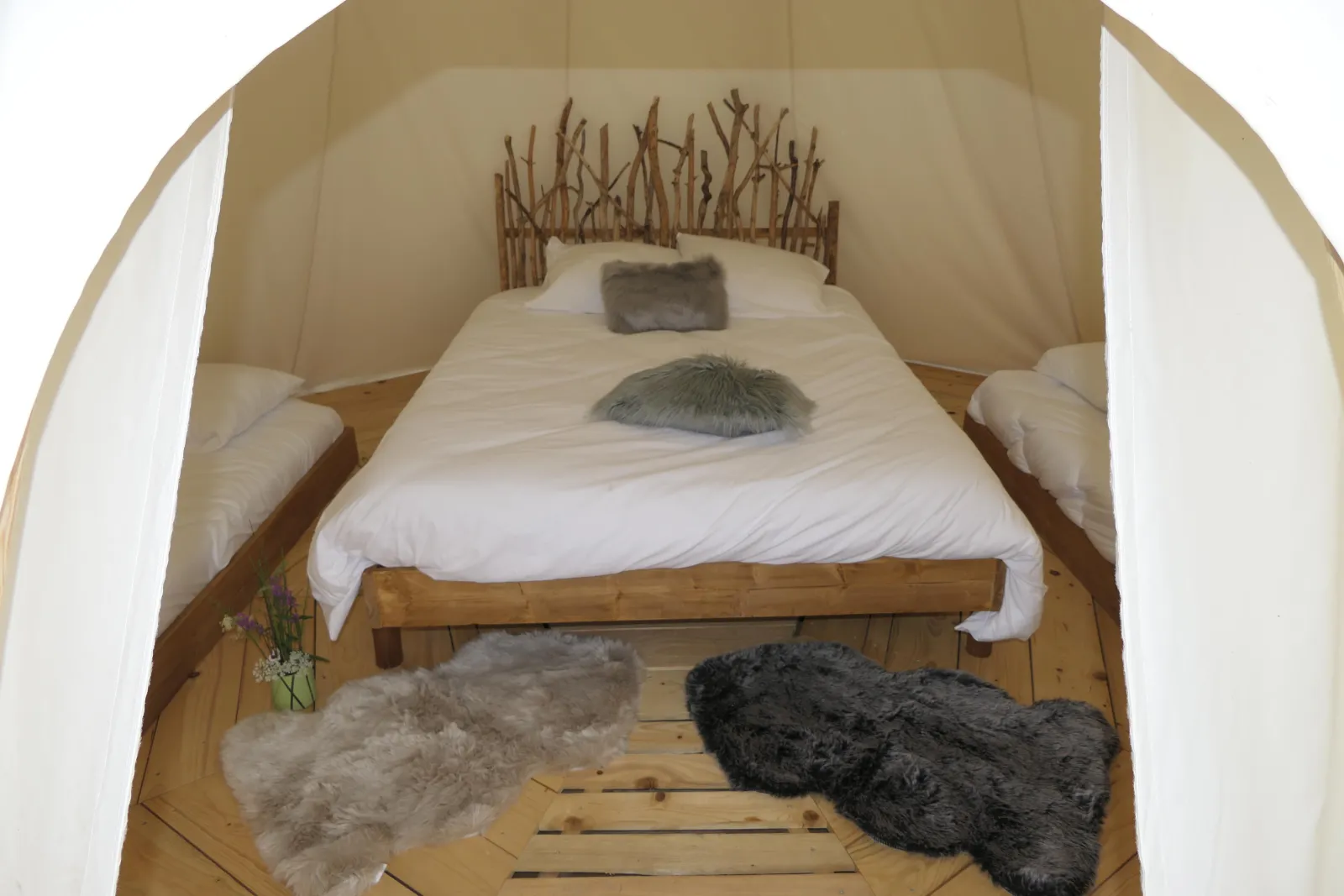 Tipi Vue sur Étang de Givrauval, Givrauval : image 4