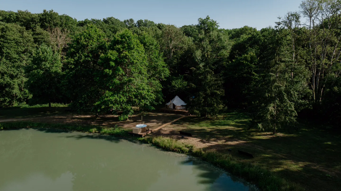 Tipis du lac de Thironne (tipi), Montigny-le-Chartif