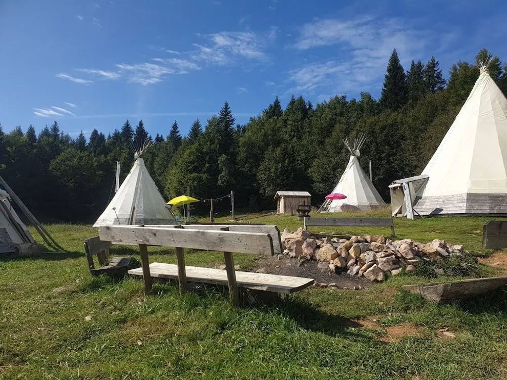 Village Tipi (tipi), Montcel