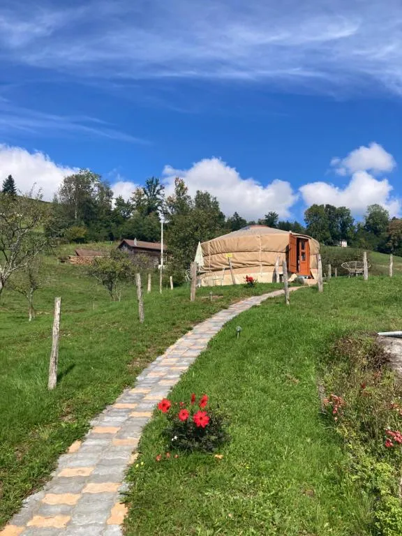 Yourte à la ferme (yourte contemporaine), Ramonchamp
