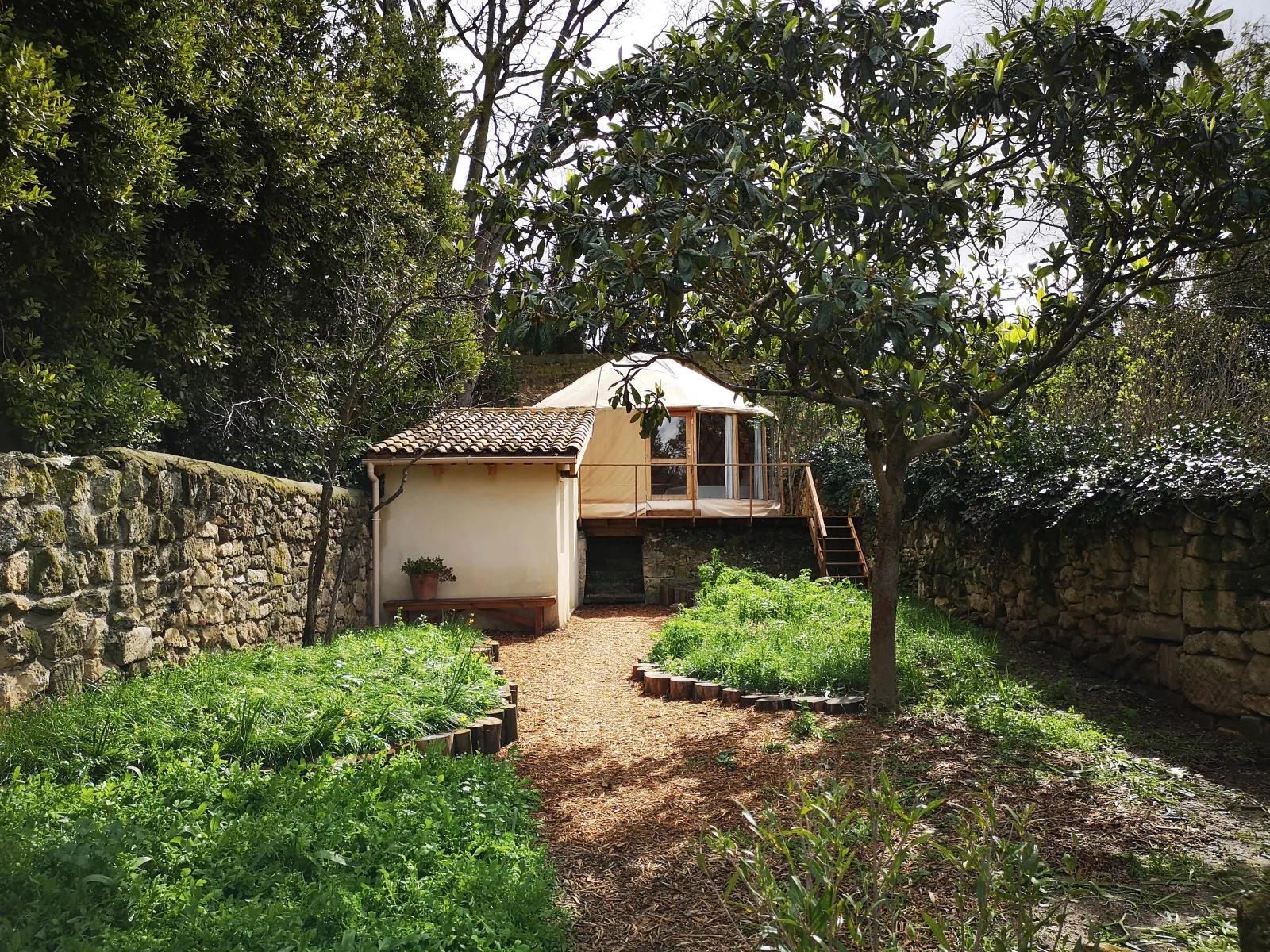 Yourte du village de Fontvieille, Fontvieille : image 3