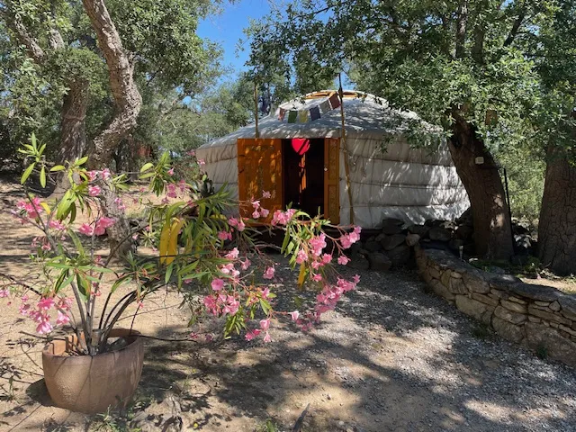 Yourte au Soleil Levant (yourte traditionnelle), Sorède