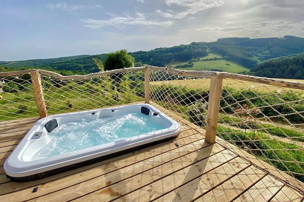 Yourte avec spa de Saint-Beauzély (yourte contemporaine), Saint-Beauzély