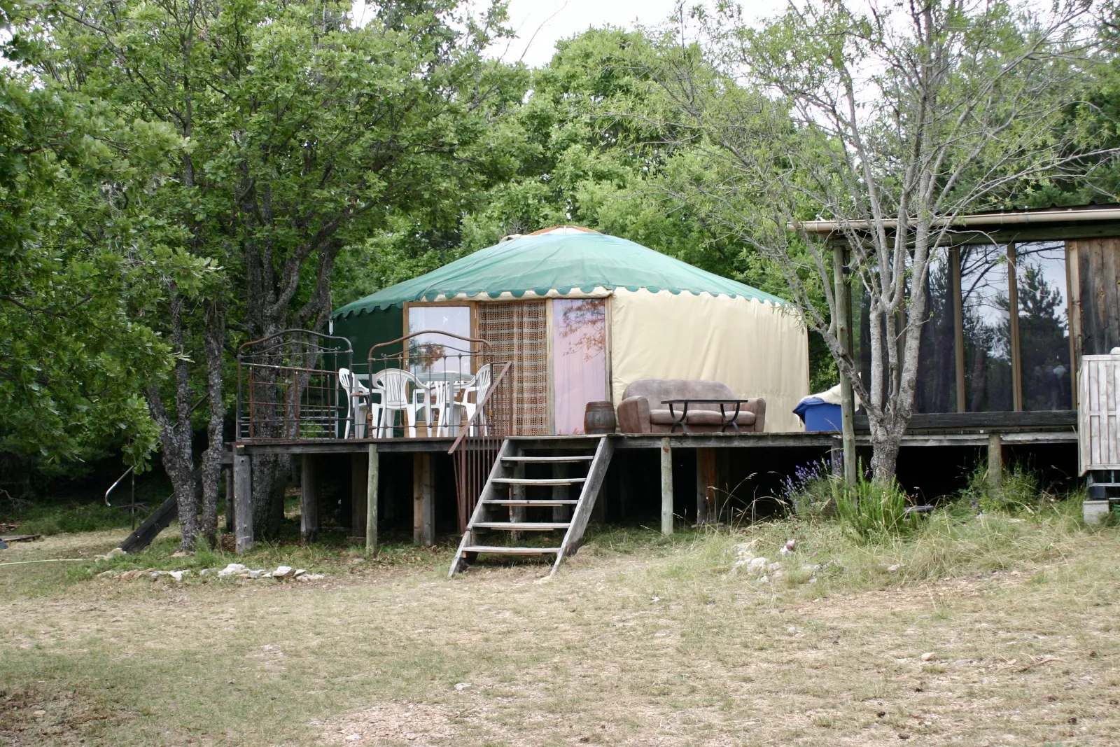 Yourte dans la forêt de Lure (yourte contemporaine), Redortiers