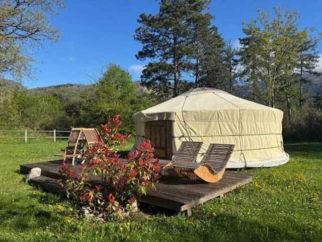 Yourte de Champfromier, Montanges : image 2