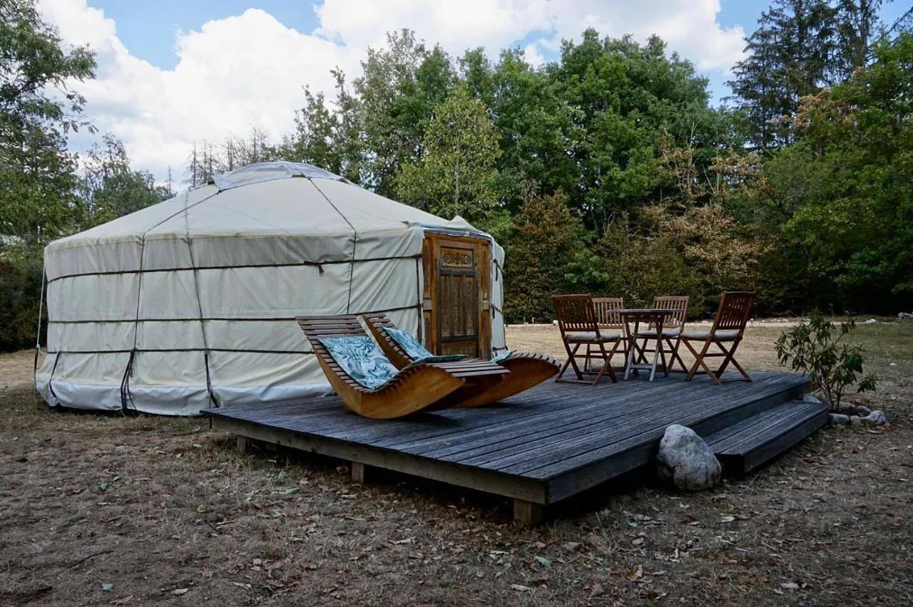Yourte de Champfromier, Montanges : image 4