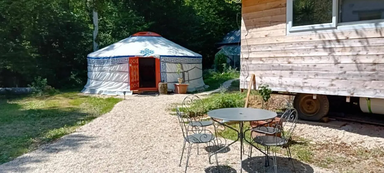Yourte de Dampierre (yourte contemporaine), Dampierre