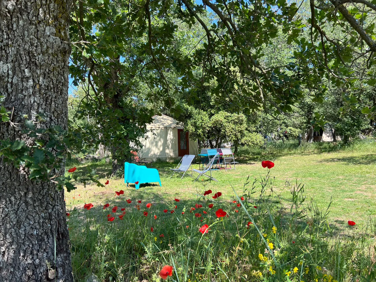Yourte des Boudougnes (yourte contemporaine), Oppède