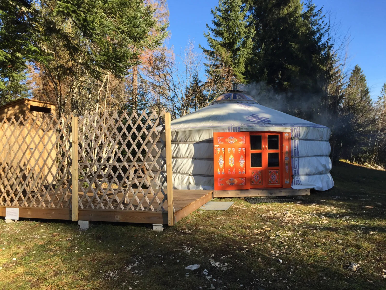 Yourte du Bugnon (yourte contemporaine), Lac-des-Rouges-Truites
