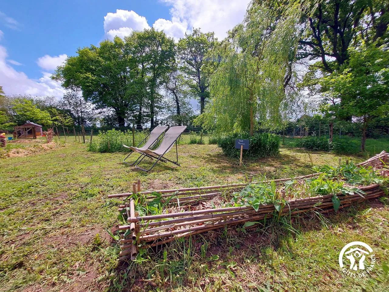 Yourte du Domaine de Valloris, Saint-Denis-de-Gastines : image 2