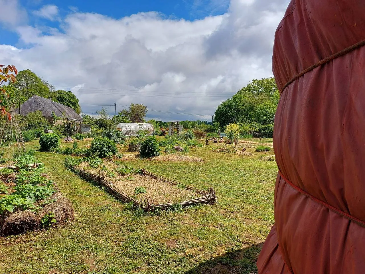 Yourte du Domaine de Valloris, Saint-Denis-de-Gastines : image 5