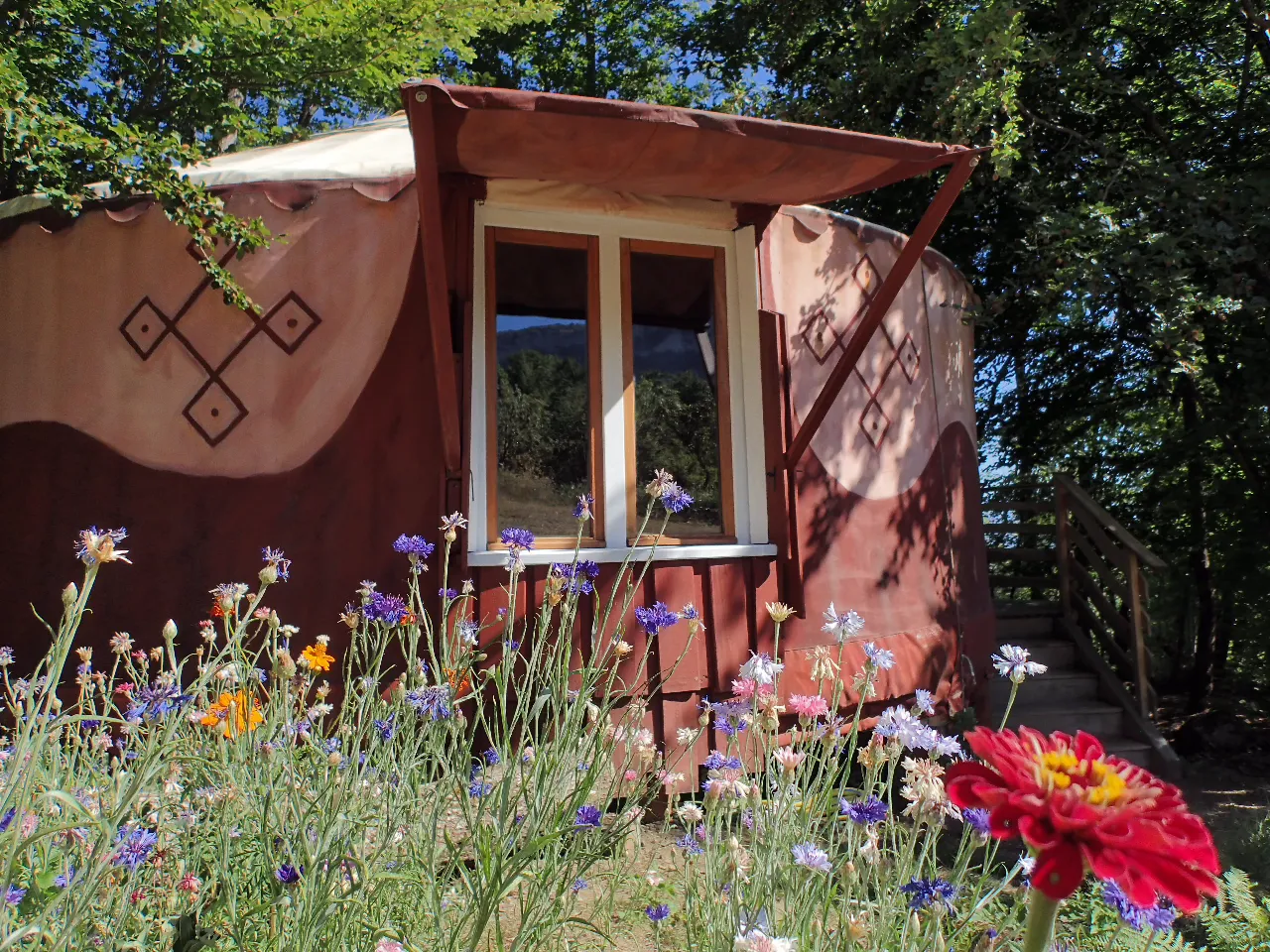 Yourte du Gîte de l'ours (yourte contemporaine), Aouste-sur-Sye