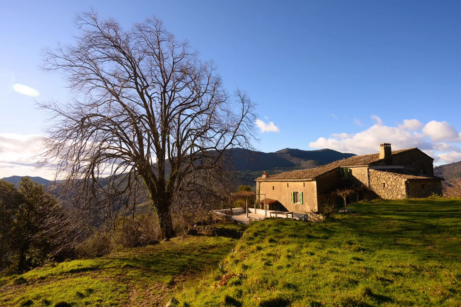 Yourte du Mas Rouveyrac (yourte contemporaine), Cros