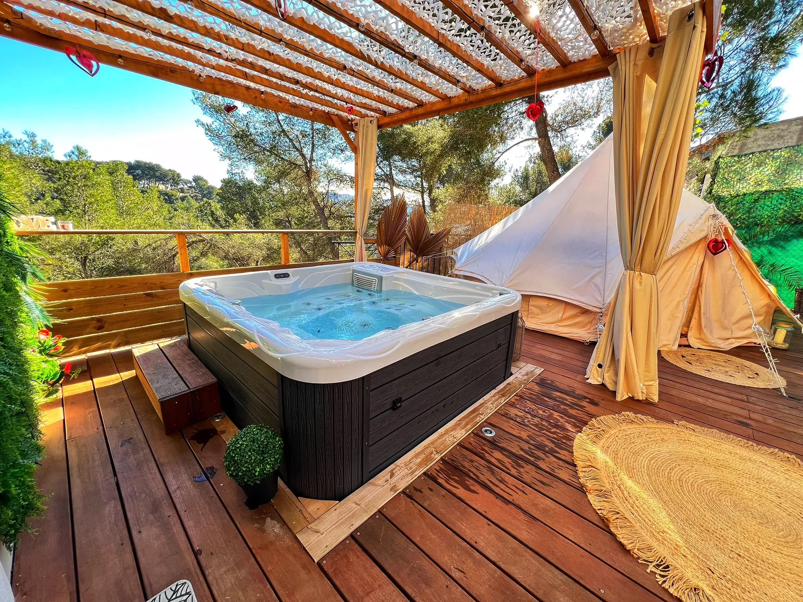 Yourte Éco-lodge chez C&c (yourte contemporaine), Cantaron