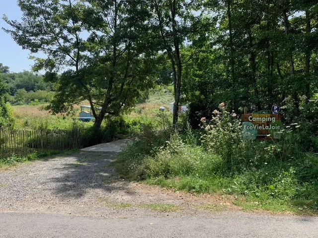 Yourte Ecovielajoie (yourte contemporaine), Saint-Antoine-du-Rocher
