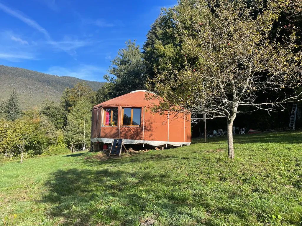 Yourte en Bauges (yourte contemporaine), Bellecombe-en-Bauges