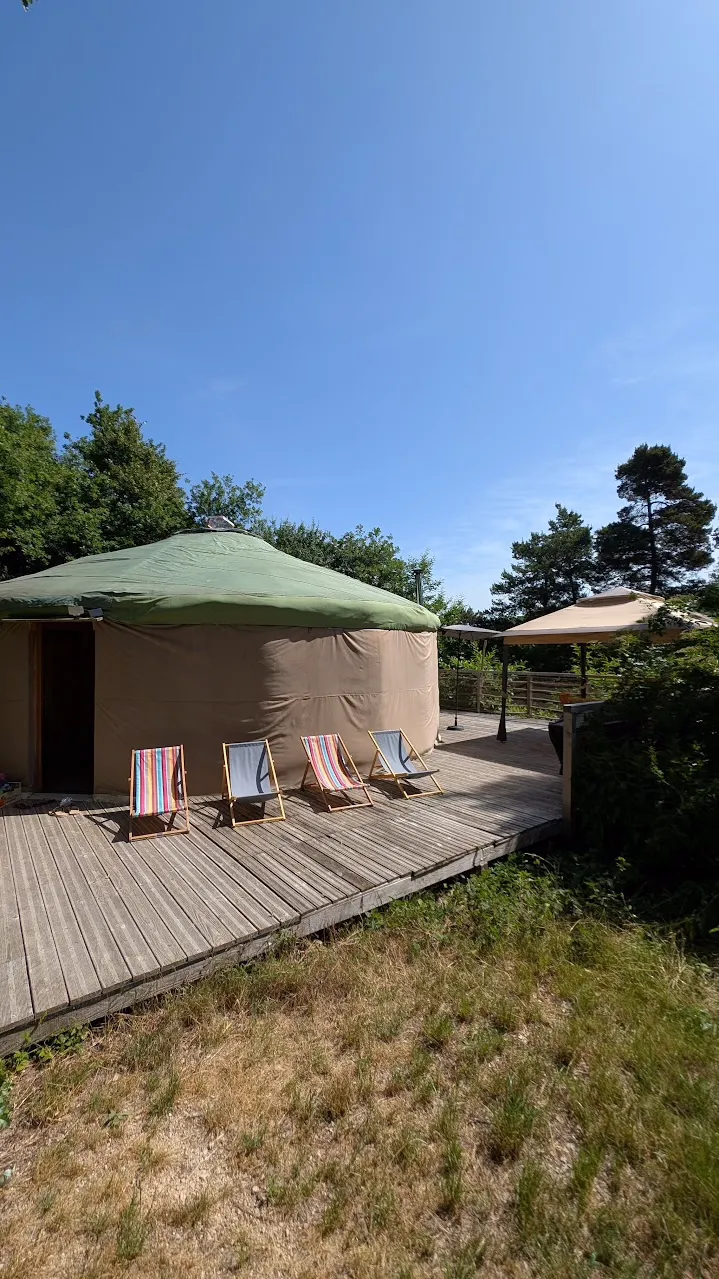 Yourte en forêt (yourte contemporaine), Érôme