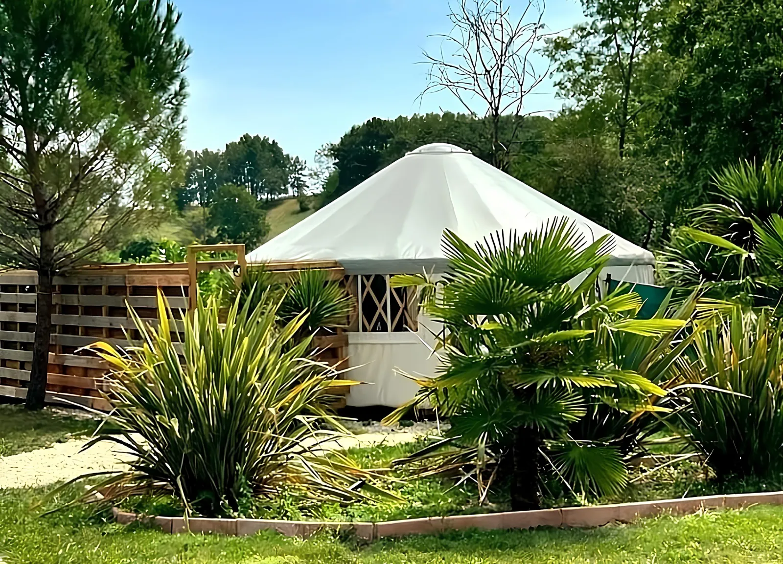 Yourte et spa d'Emilion de Sens (yourte contemporaine), Gardegan-et-Tourtirac