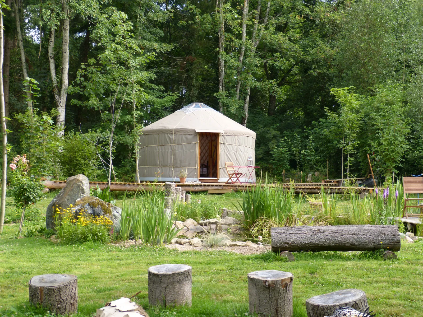 Yourte et Verdure, Treignat, Allier
