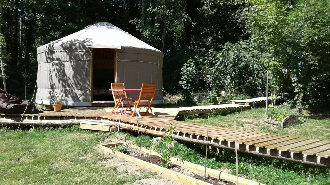 Yourte et Verdure, Treignat : image 2